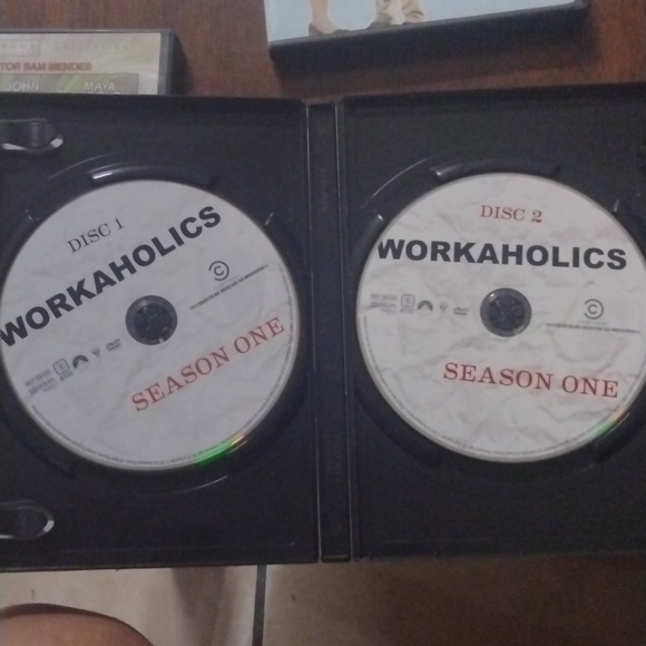 For DVDs, one show two movies - Picture 6 of 10